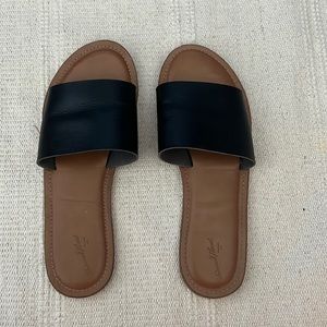 Universal thread black sandals